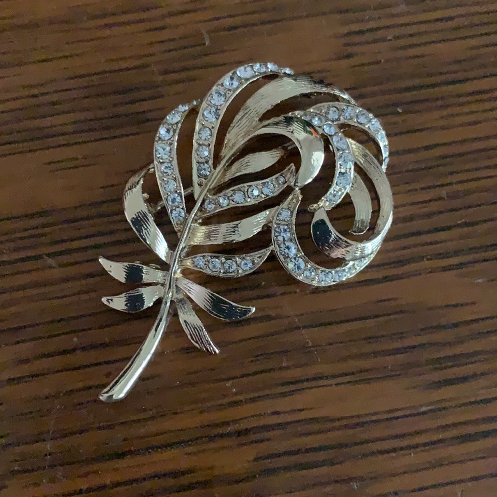 Gold and rhinestone vintage leaf pin brochure